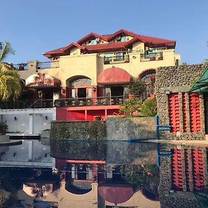 Ang Tahanan Ni Aling Meding Hotel And Restaurant
