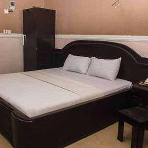 Oakland Suites